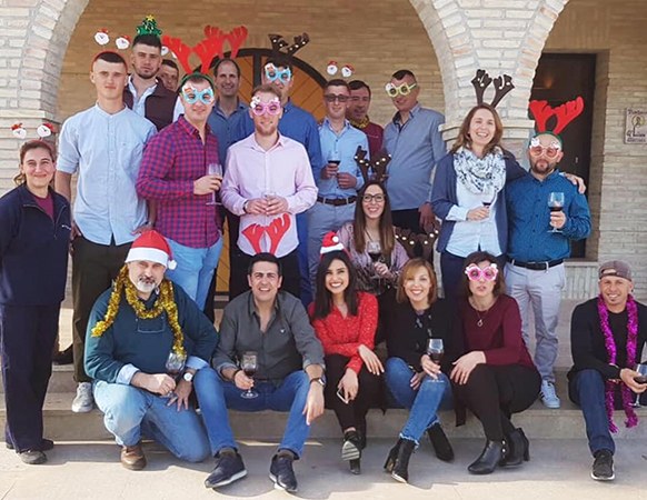 BODEGAS TEMPORE OS DESEA UNA FELIZ NAVIDAD Y UN PRÓSPERO AÑO NUEVO!'