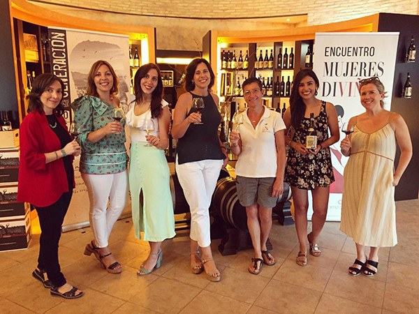 BRINDIS SOLIDARIO EN BODEGAS TEMPORE! MUJERES DIVIÑAS UNIDAS UN AÑO MÁS!'